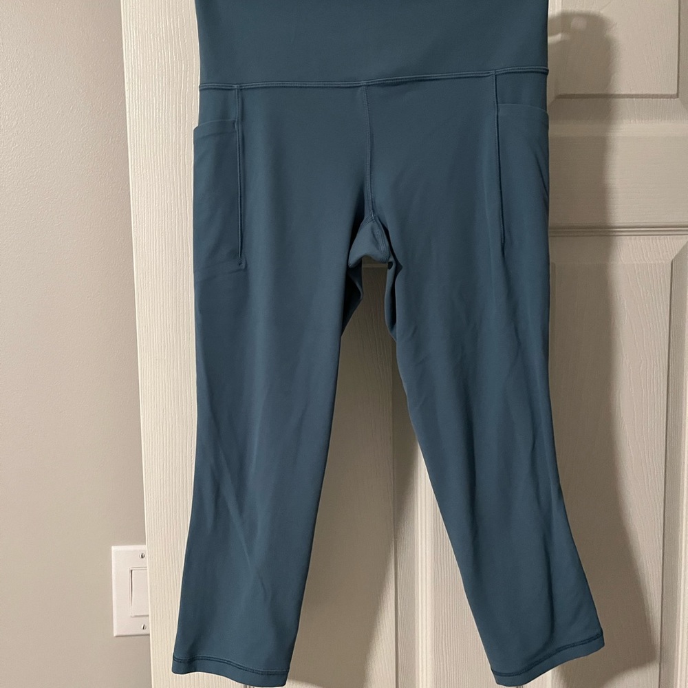 Athleta Salutation Capri